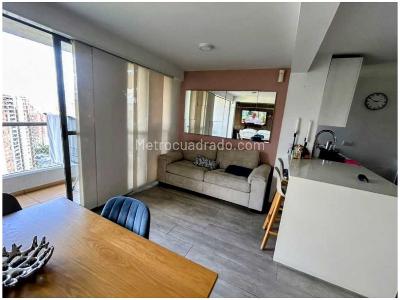Apartamento de 2 alcobas en venta en Loma De Los Bernal, Medellín, 68 m² · foto 2 de 19