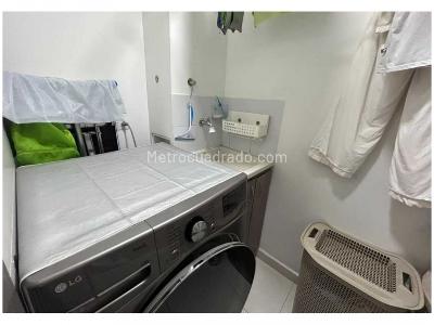 Apartamento de 2 alcobas en venta en Loma De Los Bernal, Medellín, 68 m² · foto 8 de 19