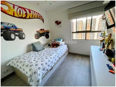 Apartamento de 2 alcobas en venta en Loma De Los Bernal, Medellín, 68 m² · foto 9 de 19