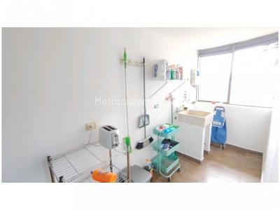 Apartamento de 3 alcobas en venta en Loma De Los Bernal, Medellín, 99 m² · foto 12 de 20
