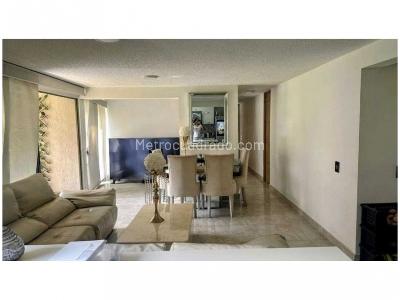 Apartamento en venta en Loma De Los Bernal, Medellín · foto 2 de 10