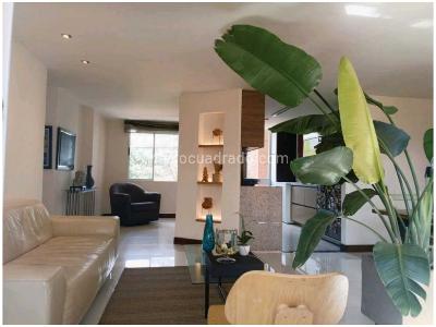 Apartamento de 3 alcobas en venta en Loma De Los Bernal, Medellín, 86 m² · foto 3 de 20