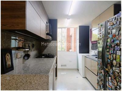Apartamento de 3 alcobas en venta en Loma De Los Bernal, Medellín, 86 m² · foto 7 de 20