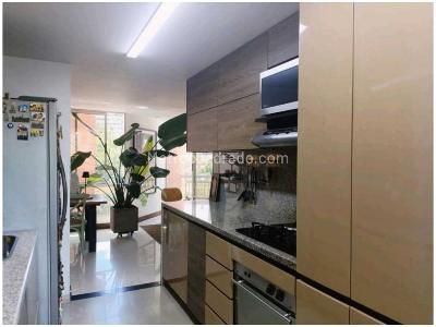 Apartamento de 3 alcobas en venta en Loma De Los Bernal, Medellín, 86 m² · foto 9 de 20