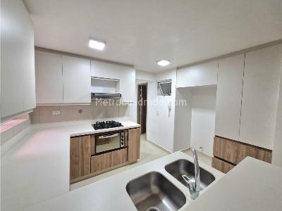 Casa de 4 alcobas en venta en Castropol, Medellín, 200 m² · foto 2 de 20