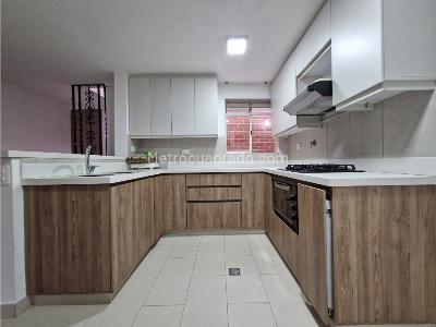 Casa de 4 alcobas en venta en Castropol, Medellín, 200 m² · foto 3 de 20