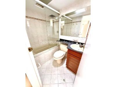 Apartamento de 3 alcobas en venta en 2do Parque Laureles, Medellín, 100 m² · foto 11 de 13