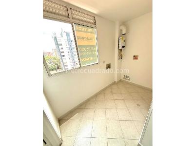 Apartamento de 3 alcobas en venta en 2do Parque Laureles, Medellín, 100 m² · foto 2 de 13