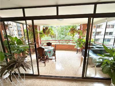 Apartamento de 3 alcobas en venta en Conquistadores En La Comuna 11 De Medellin, Medellín, 185 m² · foto 2 de 17