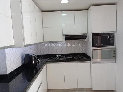 Apartamento de 3 alcobas en venta en Conquistadores, Medellín, 187 m² · foto 2 de 19