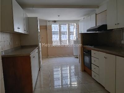 Apartamento de 4 alcobas en venta en Estadio, Medellín, 242 m² · foto 7 de 20