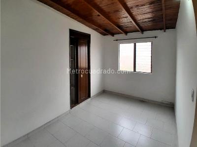 Apartamento de 2 alcobas en venta en La Milagrosa, Medellín, 74 m² · foto 11 de 14