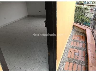 Apartamento de 2 alcobas en venta en La Milagrosa, Medellín, 74 m² · foto 3 de 14