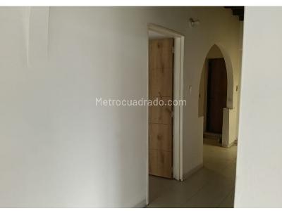 Apartamento de 2 alcobas en venta en La Milagrosa, Medellín, 74 m² · foto 4 de 14