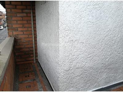Apartamento de 2 alcobas en venta en La Milagrosa, Medellín, 74 m² · foto 6 de 14