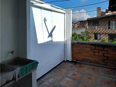 Apartamento de 2 alcobas en venta en La Milagrosa, Medellín, 74 m² · foto 7 de 14