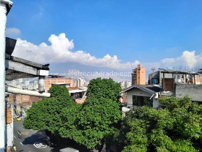 Apartamento de 2 alcobas en venta en La Milagrosa, Medellín, 74 m² · foto 8 de 14