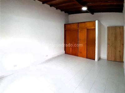 Apartamento de 2 alcobas en venta en La Milagrosa, Medellín, 74 m² · foto 9 de 14