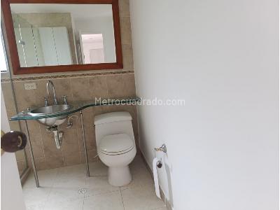 Apartaestudio en venta en El Poblado, Medellín, 49 m² · foto 3 de 16