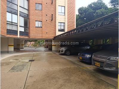 Apartaestudio en venta en El Poblado, Medellín, 49 m² · foto 5 de 16