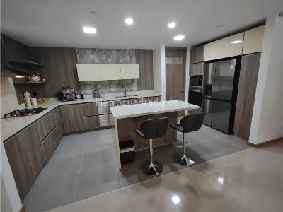 Apartamento de 3 alcobas en venta en Loma Esmeralda, Envigado, 182 m² · foto 4 de 20