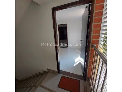Apartamento de 1 alcoba en venta en Loma De Los Bernal, Medellín, 62 m² · foto 13 de 13