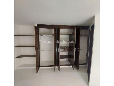 Apartamento de 1 alcoba en venta en Loma De Los Bernal, Medellín, 62 m² · foto 3 de 13
