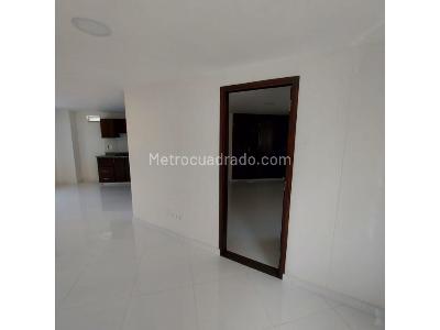 Apartamento de 1 alcoba en venta en Loma De Los Bernal, Medellín, 62 m² · foto 4 de 13