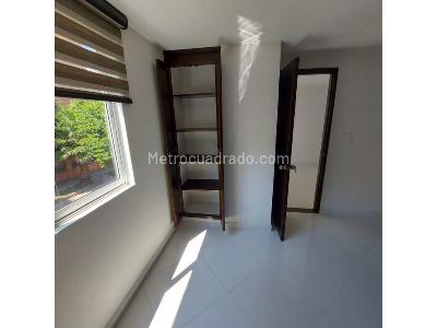 Apartamento de 1 alcoba en venta en Loma De Los Bernal, Medellín, 62 m² · foto 5 de 13