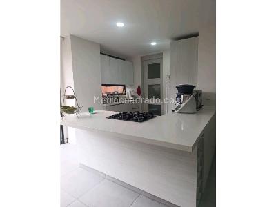 Apartamento de 3 alcobas en venta en Lorena, Medellín, 102 m² · foto 6 de 20