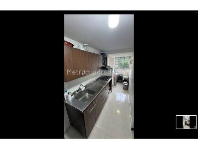 Apartamento de 3 alcobas en venta en El Rincón, Medellín, 69 m² · foto 2 de 11