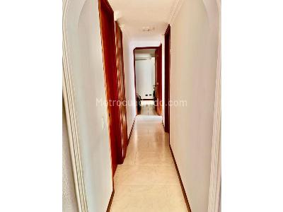 Apartamento de 3 alcobas en venta en Lorena, Medellín, 88 m² · foto 3 de 16