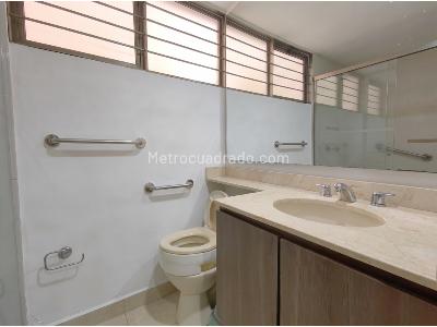 Apartamento de 3 alcobas en venta en Conquistadores, Medellín, 87 m² · foto 3 de 20