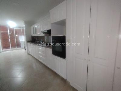 Apartamento de 3 alcobas en venta en Laureles, Medellín, 193 m² · foto 4 de 18