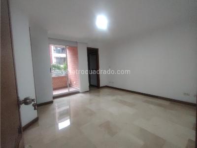 Apartamento de 3 alcobas en venta en Laureles, Medellín, 193 m² · foto 11 de 18