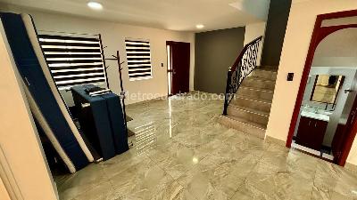 Casa de 3 alcobas en venta en Cañaveral Country, Floridablanca, 1348 m² · foto 8 de 17
