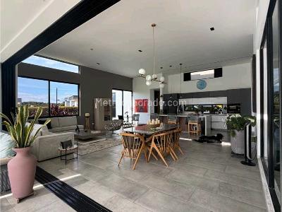 Casa de 4 alcobas en venta en Cerritos, Pereira, 2000 m² · foto 2 de 8