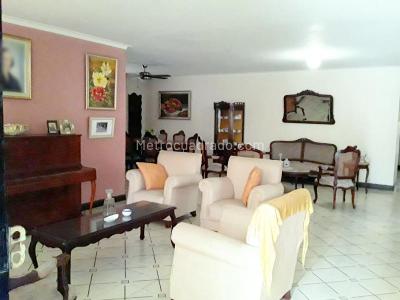 Casa de 4 alcobas en venta en La Campiña, Barranquilla, 308 m² · foto 2 de 13