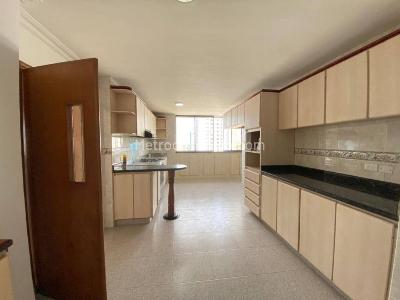 Apartamento de 3 alcobas en venta en Alto Prado, Barranquilla, 193 m² · foto 4 de 16