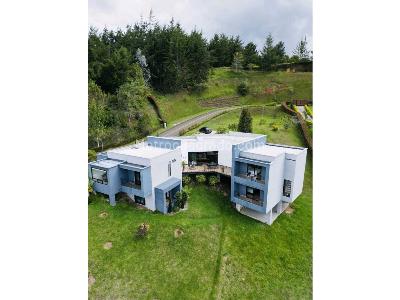 Casa de 5 alcobas en venta en Via La Ceja Rionegro, Rionegro · foto 1 de 20