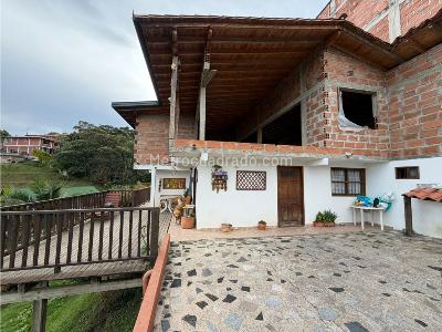 Casa de 3 alcobas en venta en Vereda Las Cuchillas, Rionegro, 685 m² · foto 9 de 18