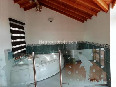Casa de 5 alcobas en venta en La Alameda, Rionegro, 320 m² · foto 9 de 9