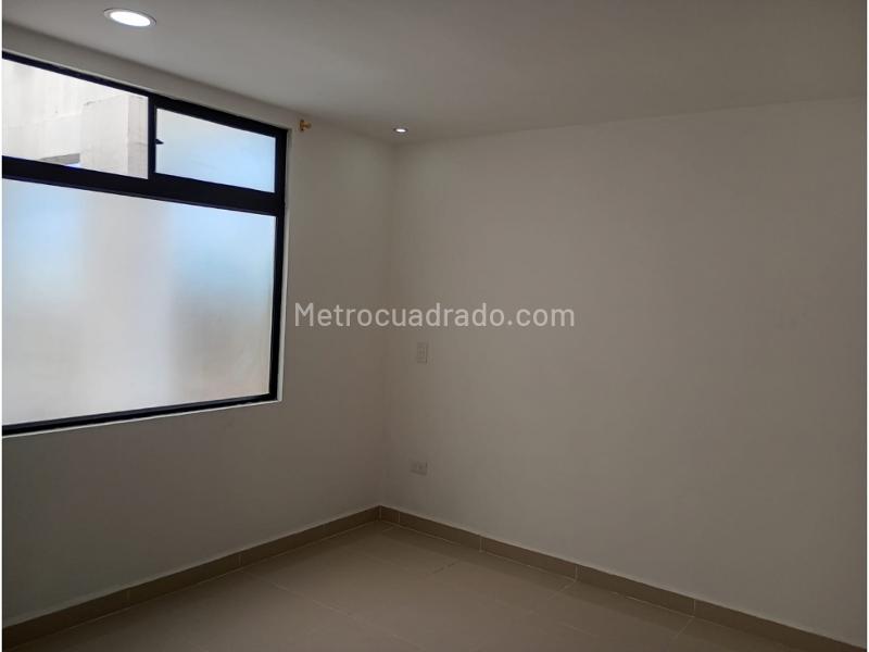Piso – La Ceja, Barrio Centro - Más