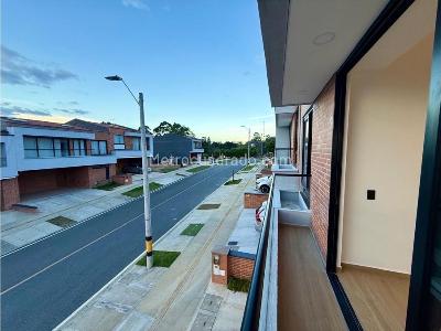 Casa de 3 alcobas en venta en San Antonio De Pereira, Rionegro, 175 m² · foto 9 de 17