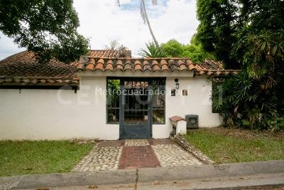 Casa de 4 alcobas en venta en Ciudad Jardin, Cali, 1507 m² · foto 2 de 20