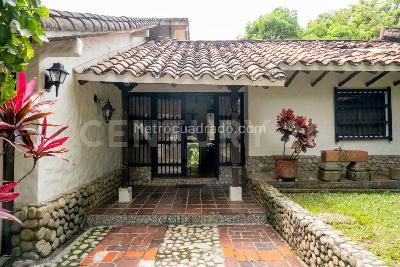 Casa de 4 alcobas en venta en Ciudad Jardin, Cali, 1507 m² · foto 3 de 20