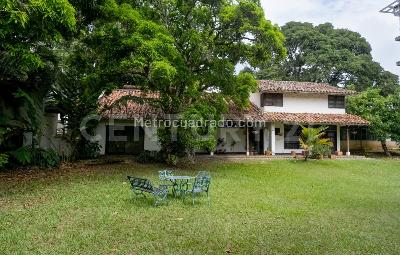 Casa de 4 alcobas en venta en Ciudad Jardin, Cali, 1507 m² · foto 16 de 20