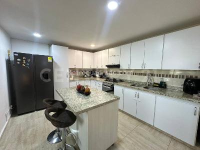 Apartamento de 3 alcobas en venta en Santa Monica Residencial, Cali, 158 m² · foto 2 de 19