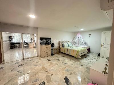 Apartamento de 3 alcobas en venta en Santa Monica Residencial, Cali, 158 m² · foto 10 de 19