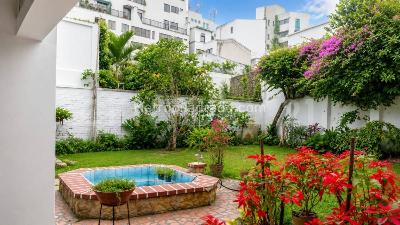 Casa de 5 alcobas en venta en Granada, Cali, 650 m² · foto 2 de 8